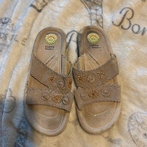 womens Earth Shoes Sandals, size 8